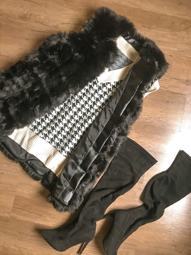 medium faxu fur vest black color